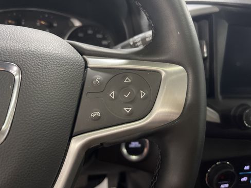 Used 2024 GMC Terrain SLT image 17