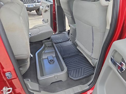 Used 2019 Nissan Frontier SV image 32