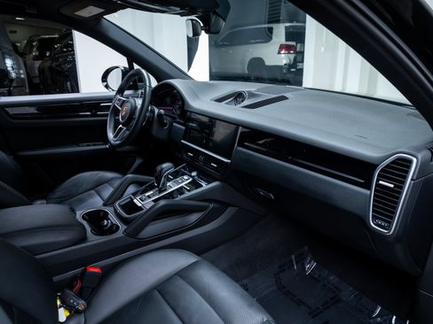 Used 2019 Porsche Cayenne AWD/4WD image 26