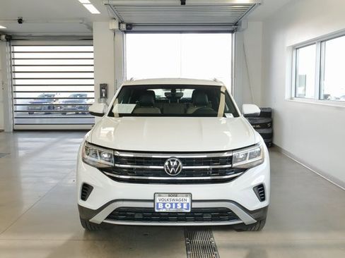 Used 2022 Volkswagen Atlas Cross Sport SE image 2