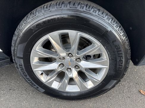 Used 2023 Chevrolet Suburban Premier image 10