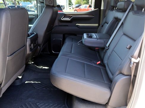 Used 2024 Chevrolet Silverado 1500 LT Trail Boss w/ Convenience Package II AWD/4WD image 16