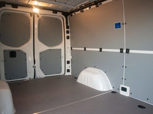 Used 2025 Mercedes-Benz Sprinter 2500 image 40