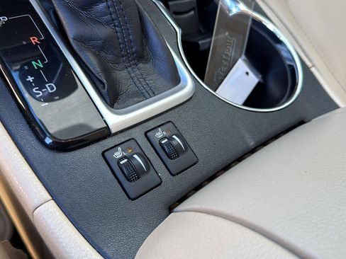 Used 2018 Toyota Highlander XLE image 25