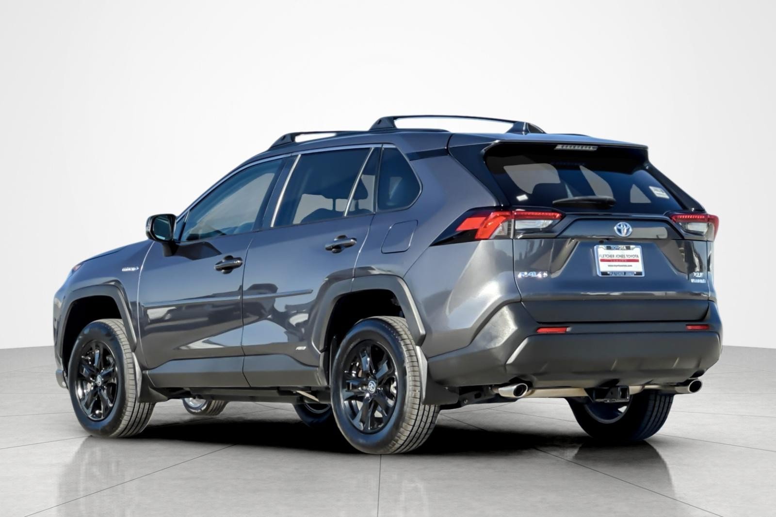 Used 2021 Toyota RAV4 XLE w/ XLE Grade Weather Package AWD/4WD image 3
