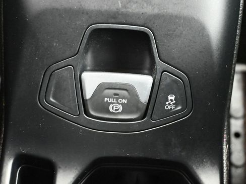 Used 2018 Jeep Renegade Latitude w/ Cold Weather Group image 26