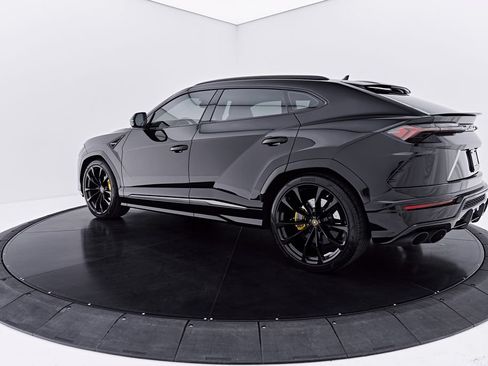 Used 2022 Lamborghini Urus AWD/4WD image 13