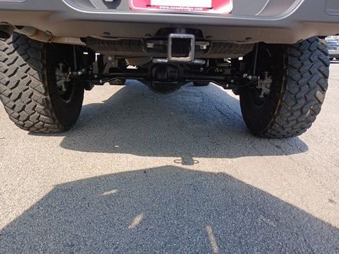 Used 2025 Jeep Gladiator Sport image 25