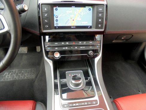 Used 2018 Jaguar XE R-Sport image 10