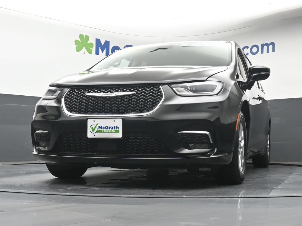 Used 2024 Chrysler Pacifica Touring-L FWD image 7