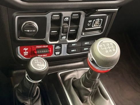 Used 2024 Jeep Gladiator Rubicon AWD/4WD image 8