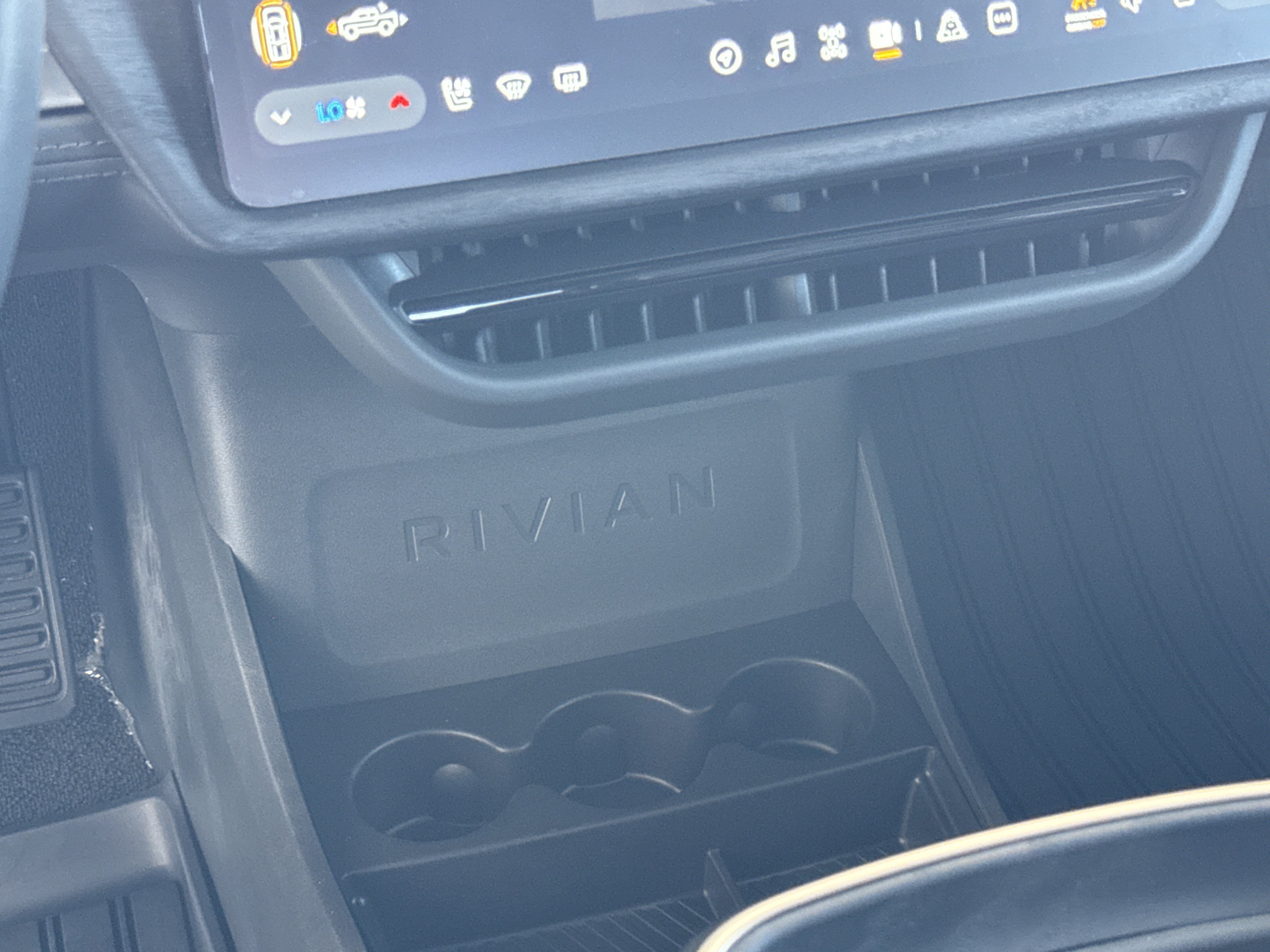 Used 2025 Rivian R1T Adventure Dual AWD/4WD image 40