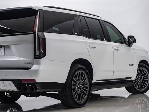 Used 2023 Cadillac Escalade V w/ Heavy-Duty Trailer Package AWD/4WD image 10