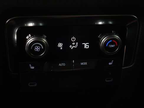 Used 2025 GMC Yukon XL Denali AWD/4WD image 22