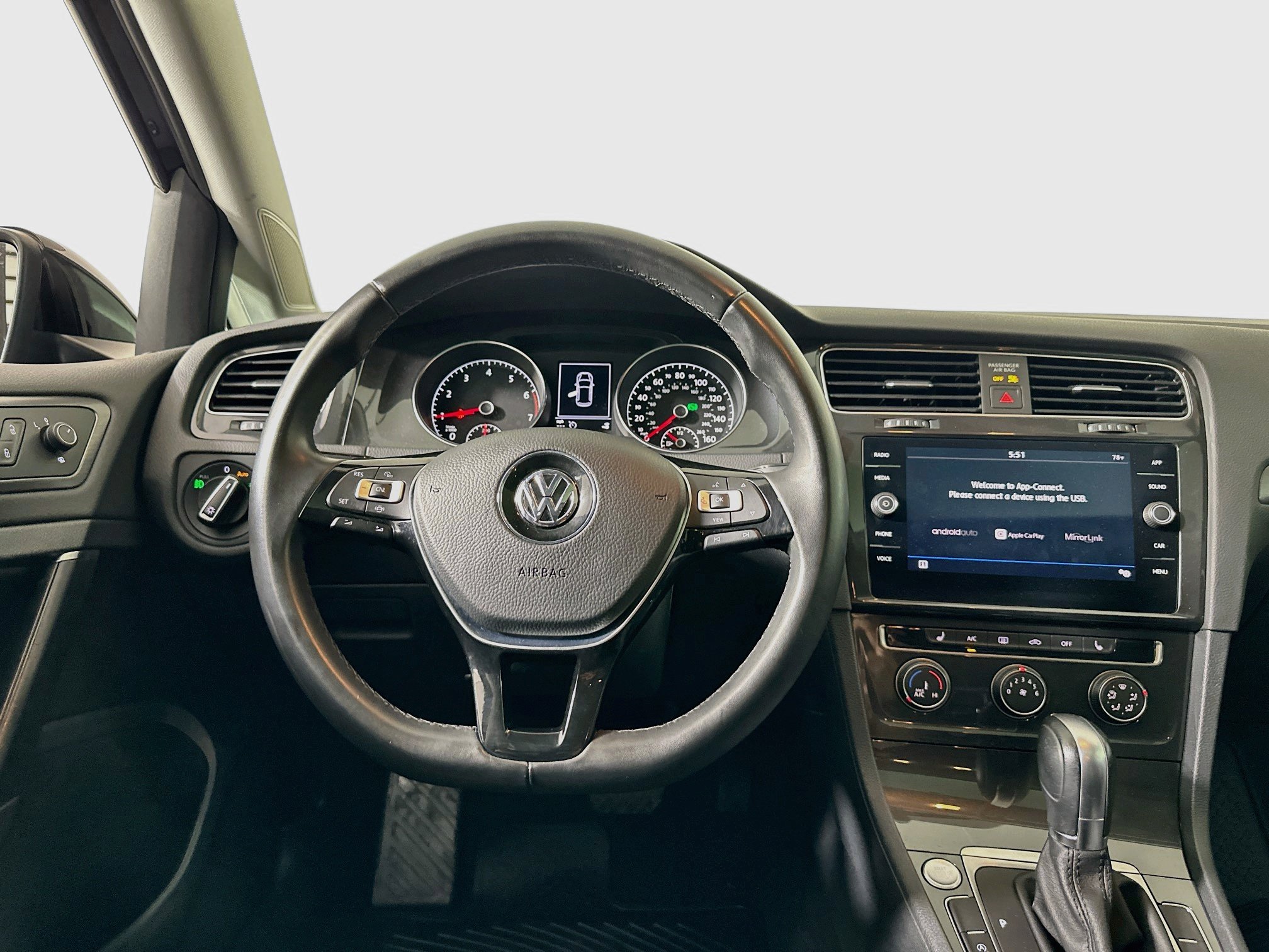 Used 2019 Volkswagen Golf SE FWD image 17
