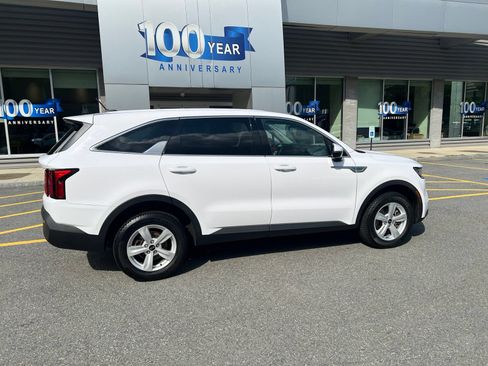 Used 2021 Kia Sorento LX AWD/4WD image 10