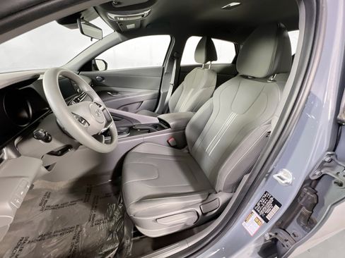 Used 2023 Hyundai Elantra SEL image 19