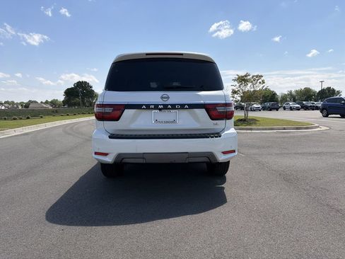Used 2023 Nissan Armada SL w/ Captain's Chairs Package RWD image 4