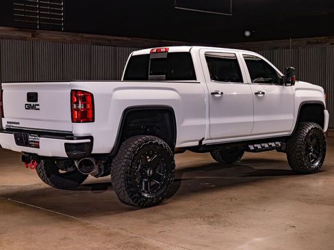 Used 2017 GMC Sierra 2500 Denali w/ Duramax Plus Package AWD/4WD image 9