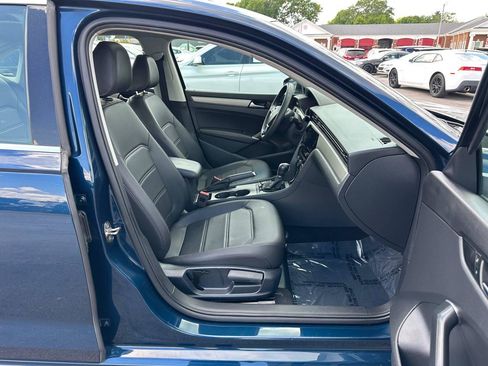 Used 2021 Volkswagen Passat 2.0T SE FWD image 25