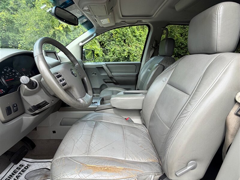 Used 2004 Nissan Armada LE w/ (DVD) Technology Pkg (LE) AWD/4WD image 18