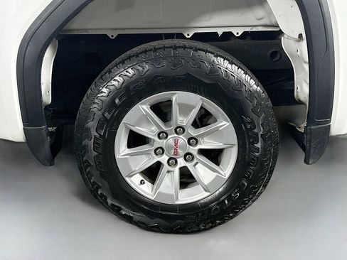 Used 2021 GMC Sierra 1500 4x4 Crew Cab w/ Sierra Value Package image 34