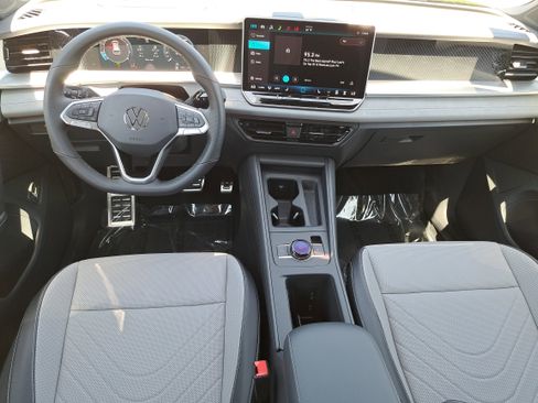 New 2026 Volkswagen Tiguan SE R-Line AWD/4WD image 9