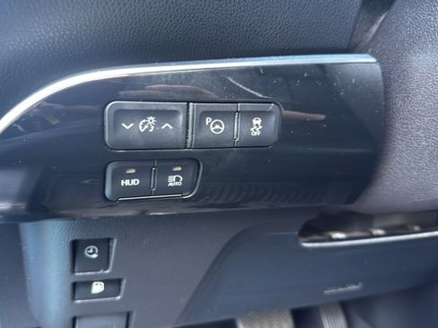 Used 2021 Toyota Prius Prime Limited FWD image 17