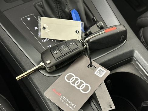 Used 2025 Audi Q3 2.0T Premium image 23