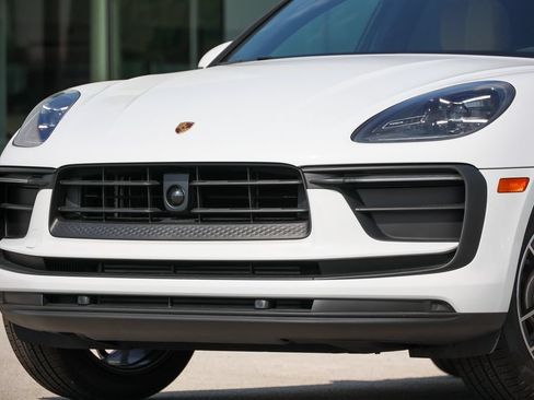 Certified 2026 Porsche Macan AWD/4WD image 7