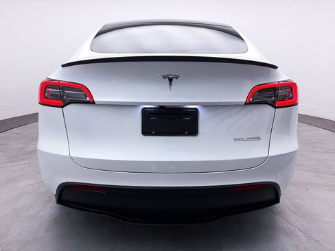 Used 2023 Tesla Model Y Performance image 14