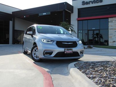 Used 2023 Chrysler Pacifica Touring-L