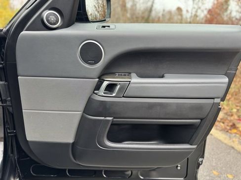 Used 2014 Land Rover Range Rover Sport HSE image 18
