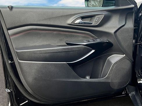 Used 2026 Chevrolet Trax RS w/ Sunroof Package image 12