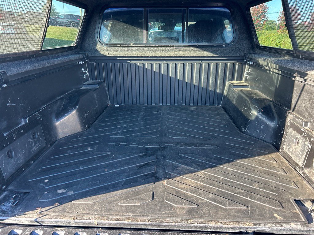 Used 2018 Toyota Tacoma TRD Off-Road AWD/4WD image 10