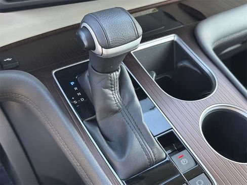 Used 2022 Toyota Sienna XLE w/ XLE Plus Package image 18