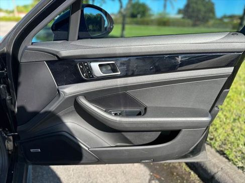 Used 2018 Porsche Panamera 4 image 22