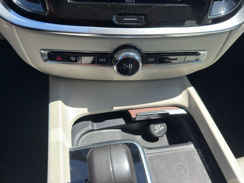 Used 2022 Volvo S60 B5 Inscription FWD image 21