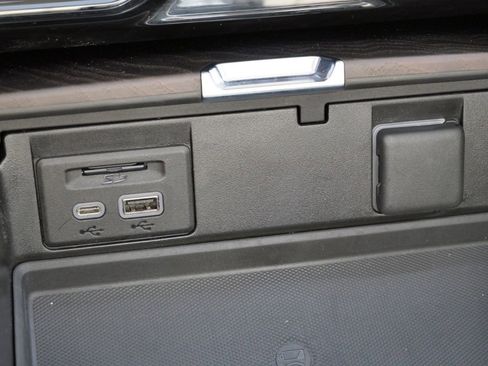 Used 2021 GMC Yukon Denali w/ Denali Premium Package image 25