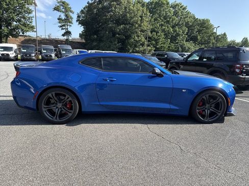 Used 2018 Chevrolet Camaro SS RWD image 8