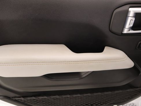 Used 2022 Jeep Gladiator Overland image 16