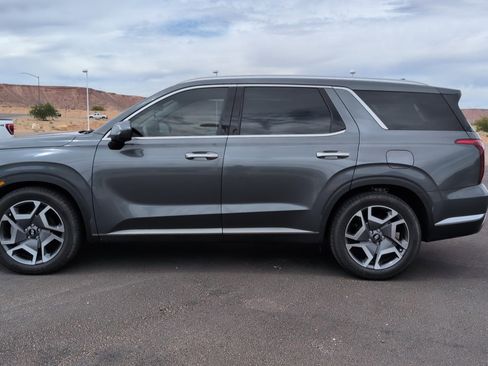 Used 2024 Hyundai Palisade Limited FWD image 7