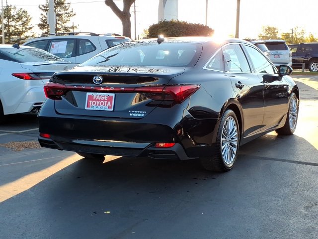 Used 2019 Toyota Avalon Limited w/ All Weather Liner Package FWD image 4