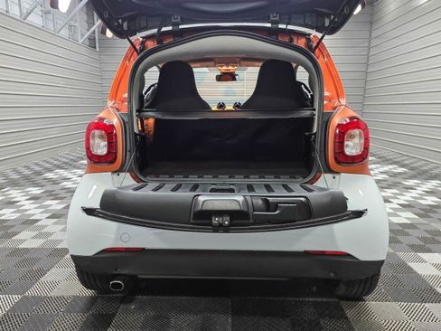 Used 2016 smart fortwo passion RWD image 28