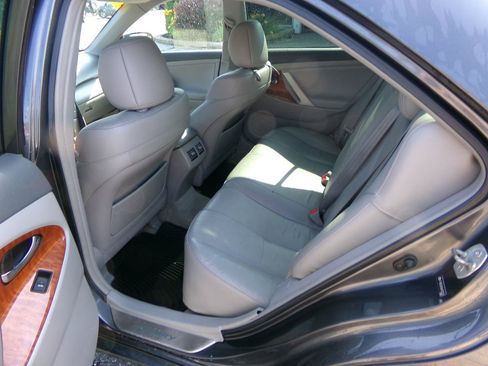 Used 2010 Toyota Camry XLE FWD image 8