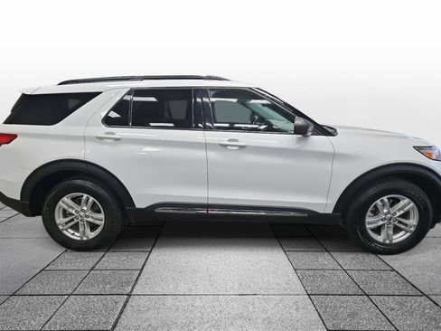 Used 2023 Ford Explorer XLT w/ Equipment Group 202A image 4
