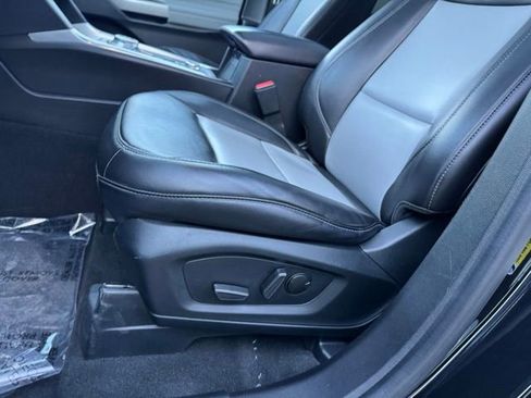 Certified 2022 Ford Explorer XLT w/ Equipment Group 202A AWD/4WD image 8