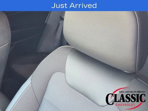 Used 2024 Chevrolet Trax LT w/ Sunroof Package image 28