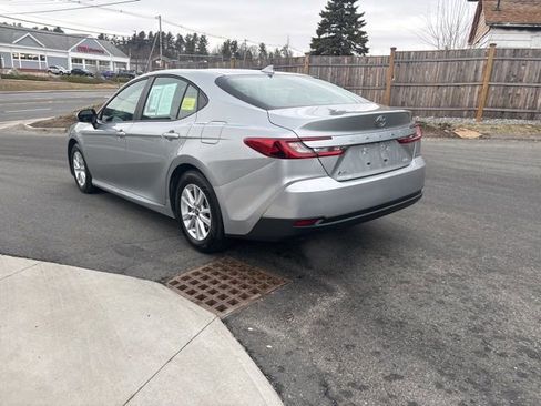 Used 2026 Toyota Camry LE image 5