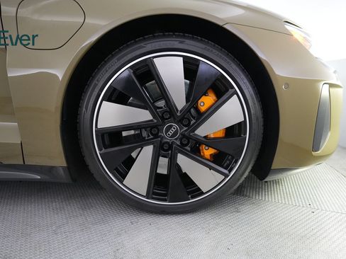 Used 2022 Audi RS e-tron GT w/ Carbon Performance Package AWD/4WD image 20